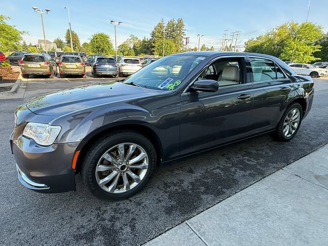 Used 2017 Chrysler 300 Limited AWD/4WD image 5