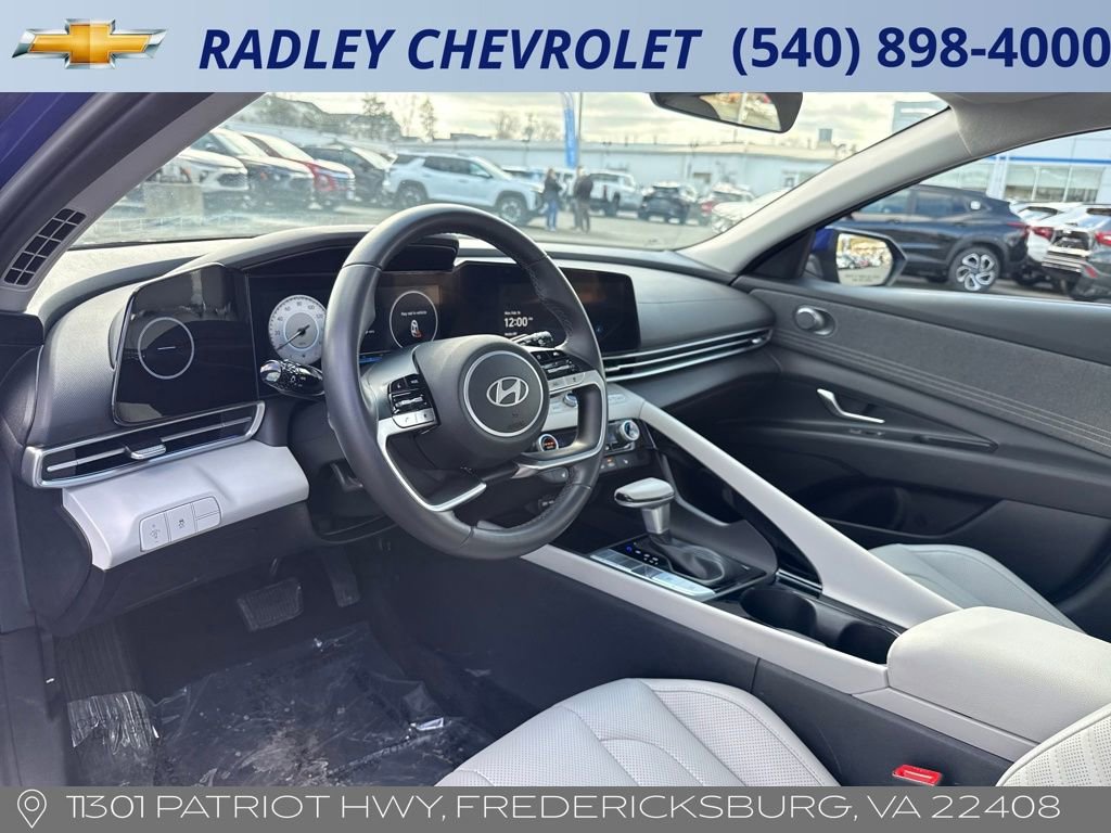 Used 2025 Hyundai Elantra Limited image 4