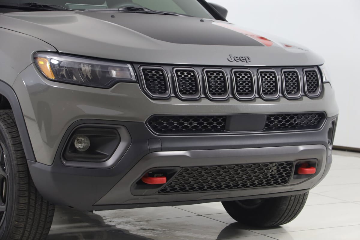 Used 2023 Jeep Compass Trailhawk w/ Trailhawk Convenience Group AWD/4WD image 37