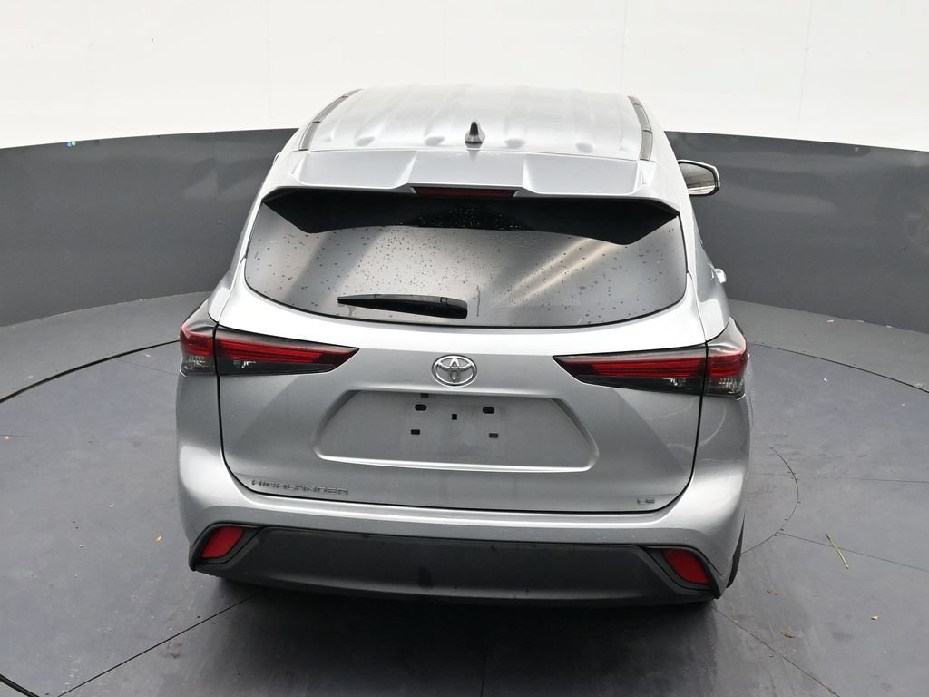 Used 2024 Toyota Highlander LE FWD image 14