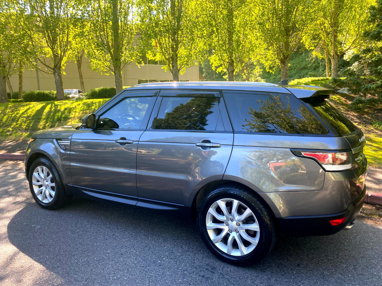 Used 2015 Land Rover Range Rover Sport HSE image 7