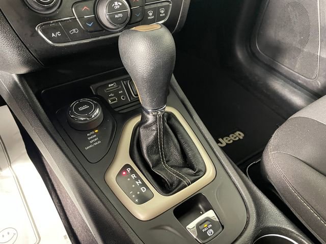 Used 2017 Jeep Cherokee Latitude w/ Comfort/Convenience Group image 9