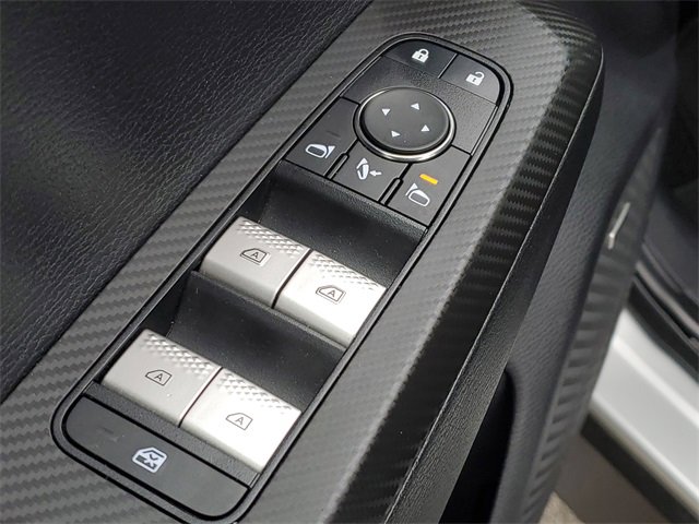 Used 2025 Mitsubishi Outlander SE image 23