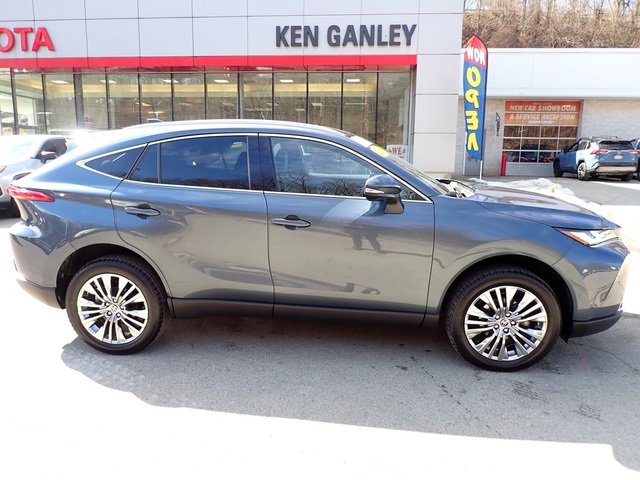 Certified 2024 Toyota Venza XLE image 2