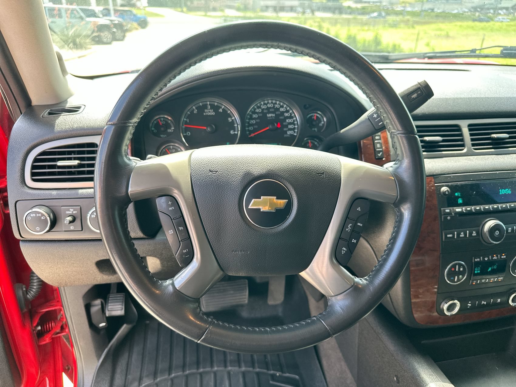 Used 2011 Chevrolet Suburban 2500 LT w/ Luxury Package AWD/4WD image 14