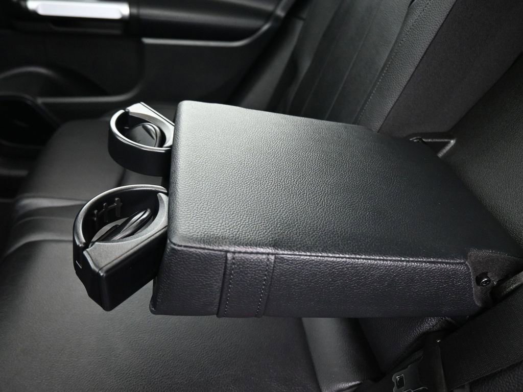 Used 2021 Mercedes-Benz GLB 250 4MATIC w/ Premium Package image 37