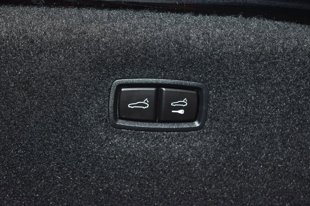 Used 2024 Porsche Taycan image 29