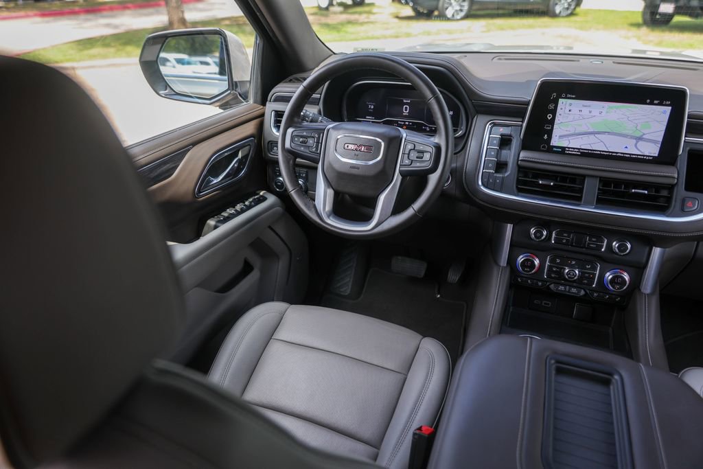 Used 2023 GMC Yukon SLT w/ SLT Premium Package AWD/4WD image 29