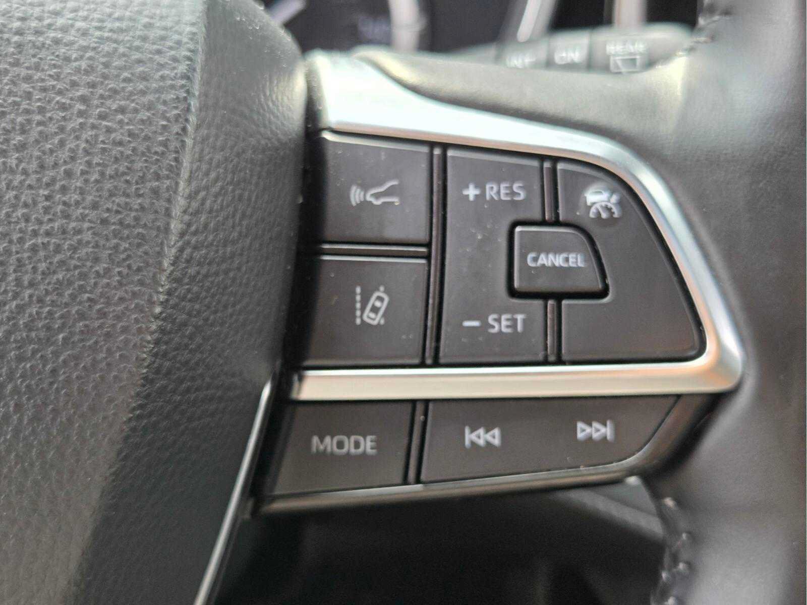 Used 2021 Toyota Highlander XLE FWD image 33