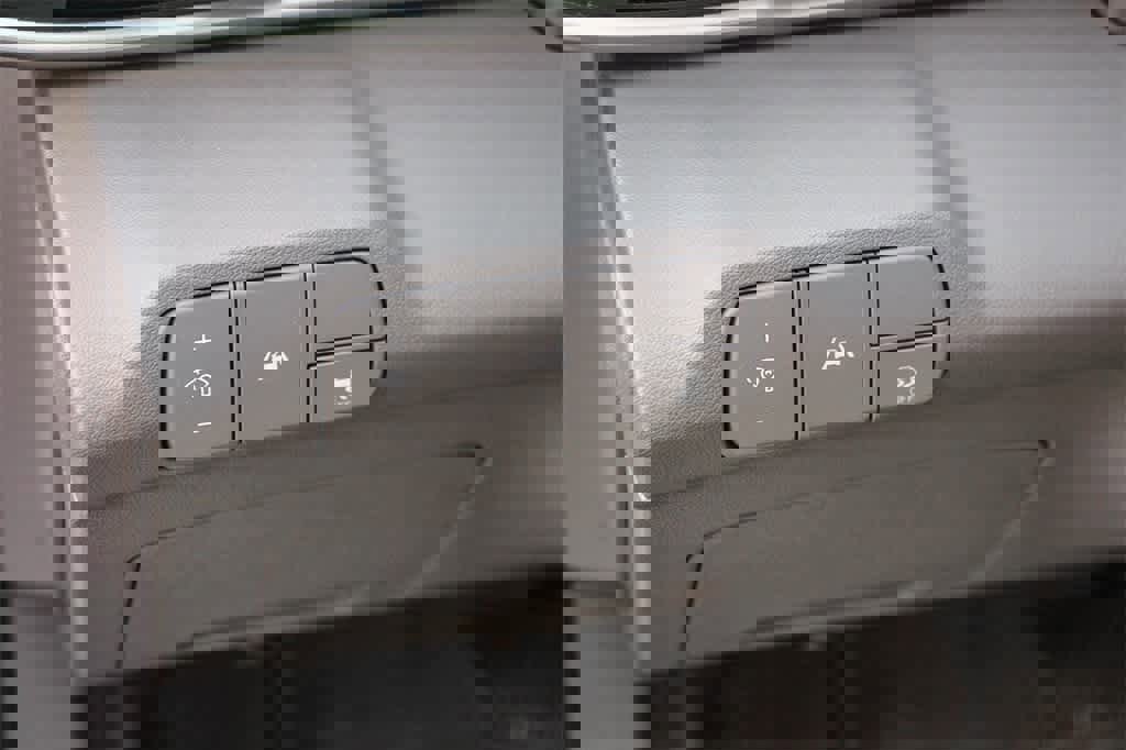 Certified 2023 Hyundai Elantra SEL image 28