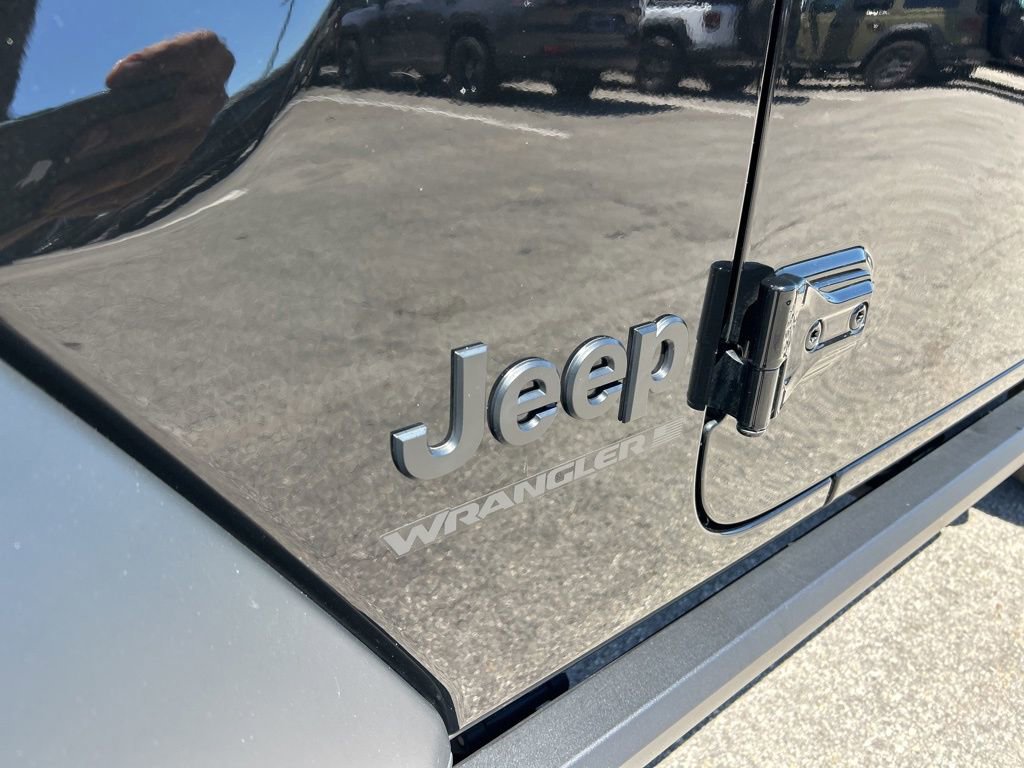 Used 2025 Jeep Wrangler Sport AWD/4WD image 18