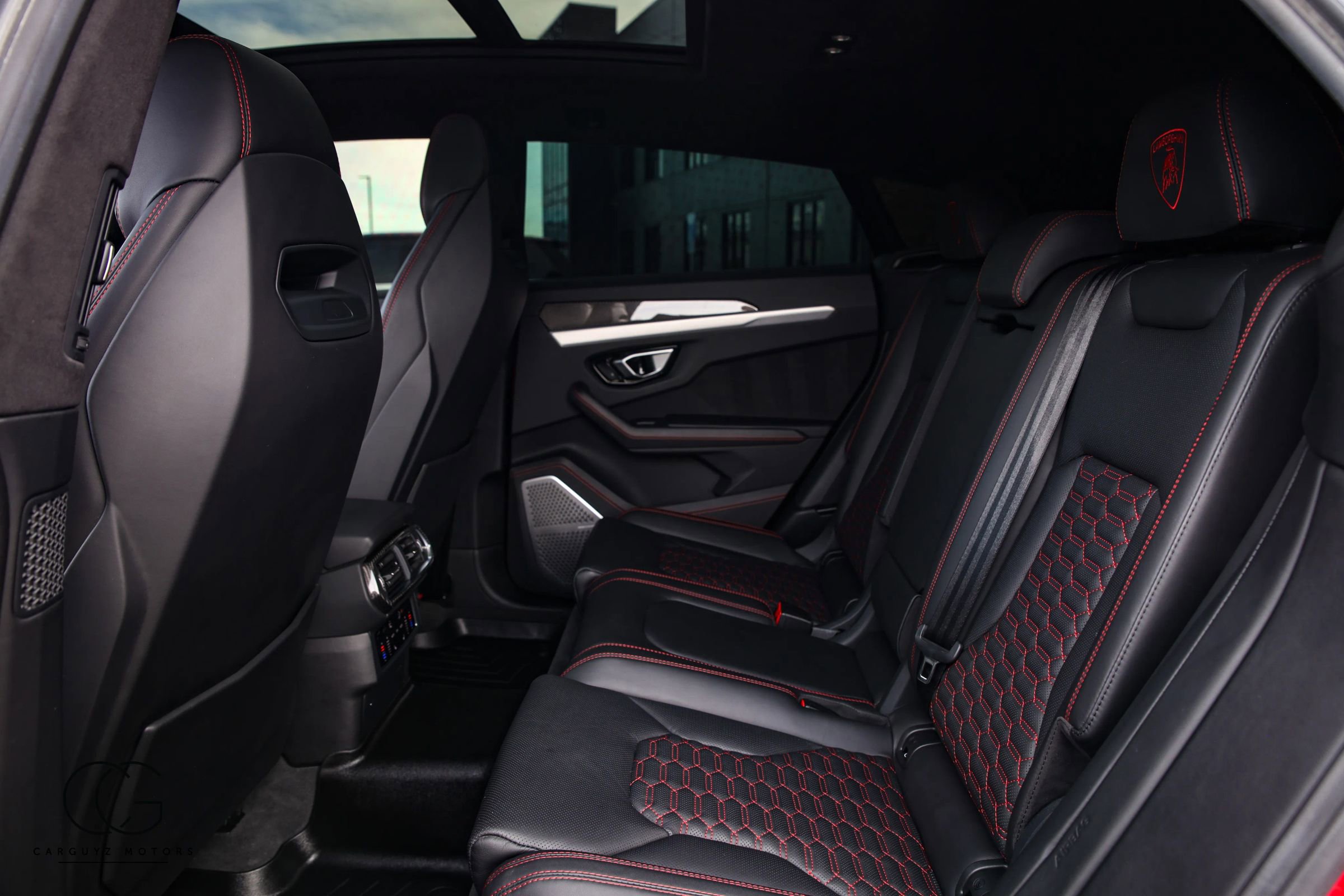 Used 2020 Lamborghini Urus AWD/4WD image 32