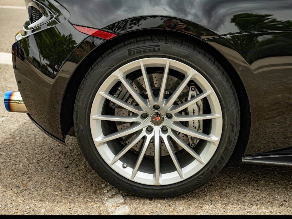 Used 2017 McLaren 570S RWD image 25
