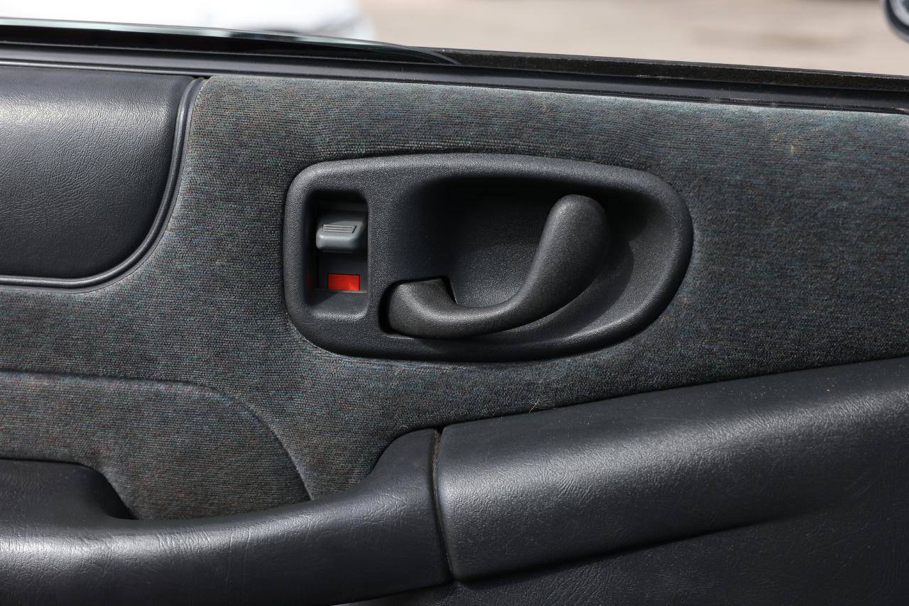 Used 2000 GMC Sonoma SLS w/ SLS Super Spec Pkg 1 image 29