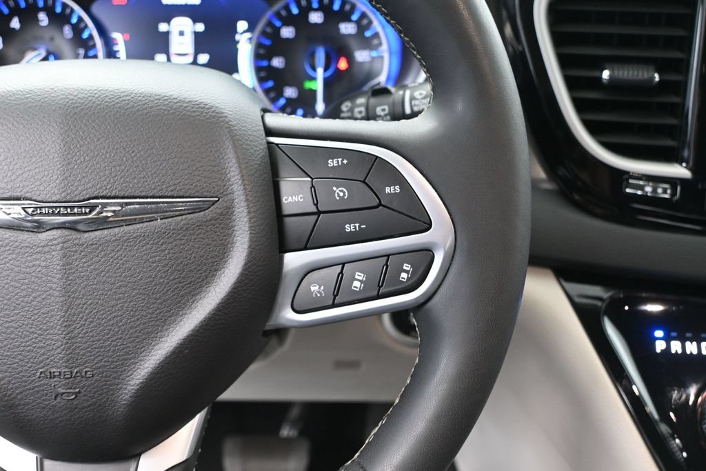 Used 2024 Chrysler Pacifica Touring-L FWD image 22