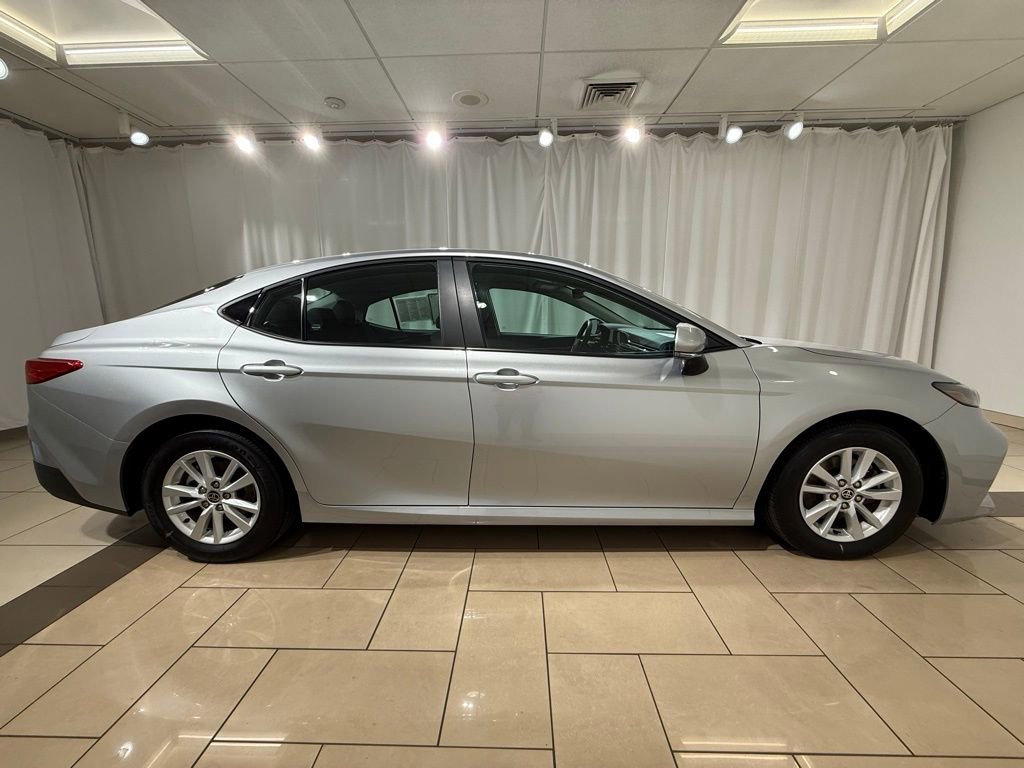 Certified 2025 Toyota Camry SE image 6