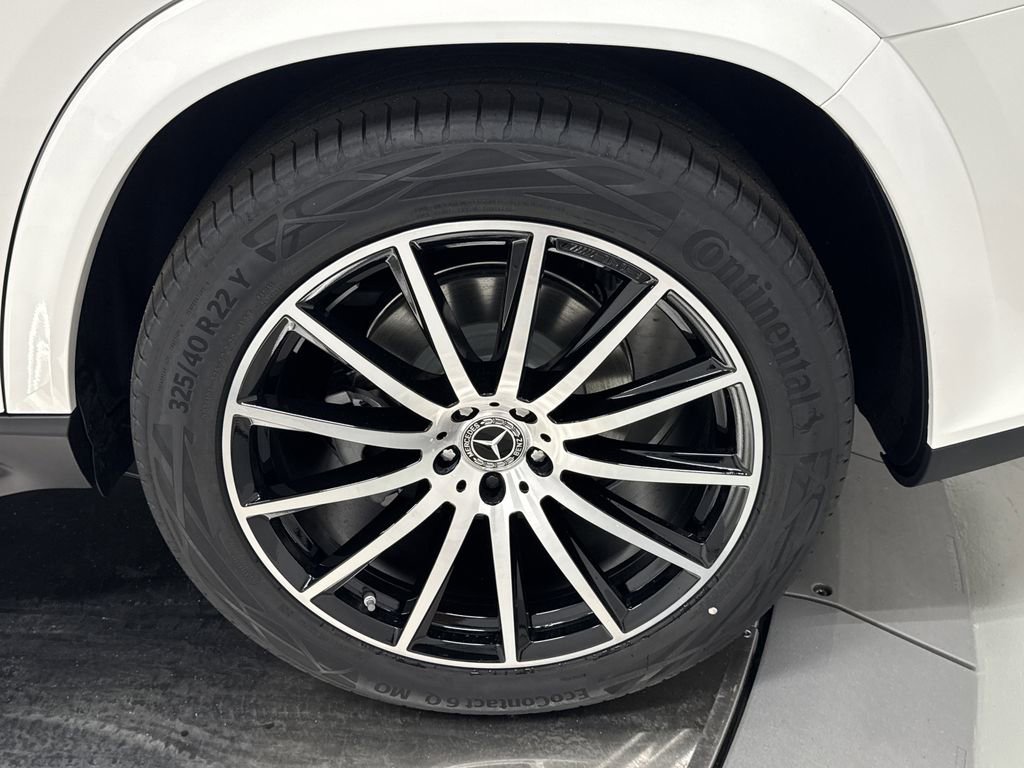 New 2026 Mercedes-Benz GLS 580 4MATIC image 16