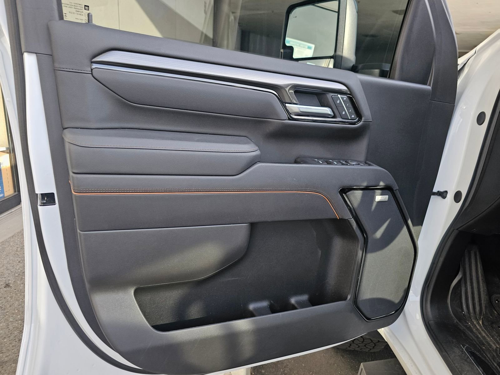 Used 2025 GMC Sierra 2500 AT4 w/ Technology Package image 11