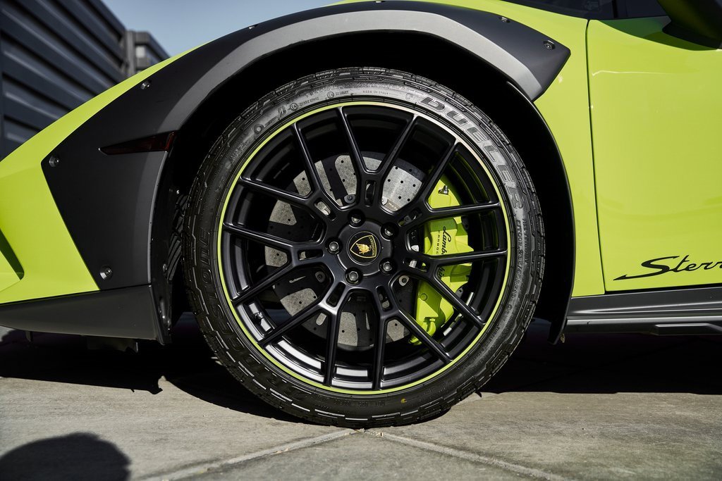 Used 2024 Lamborghini Huracan Sterrato image 3