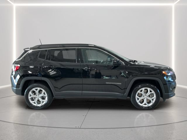 Used 2024 Jeep Compass Latitude AWD/4WD image 7