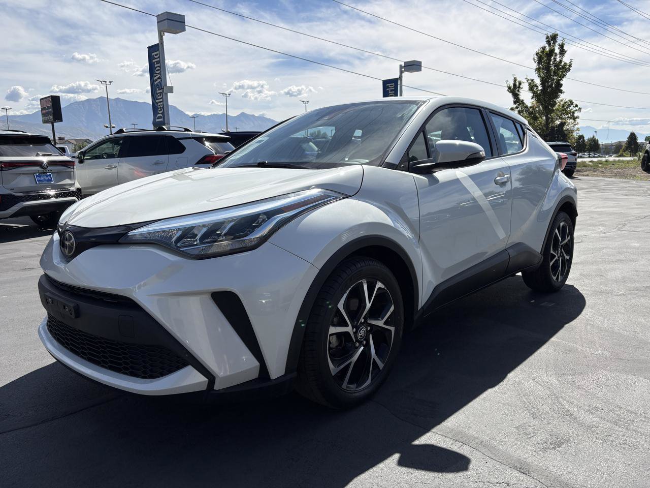 Used 2021 Toyota C-HR XLE FWD image 3