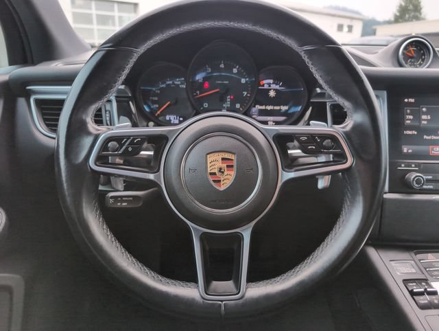 Used 2017 Porsche Macan w/ Premium Package Plus AWD/4WD image 20