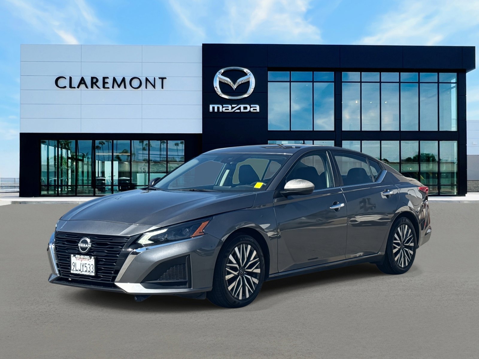 Used 2024 Nissan Altima 2.5 SV FWD image 3