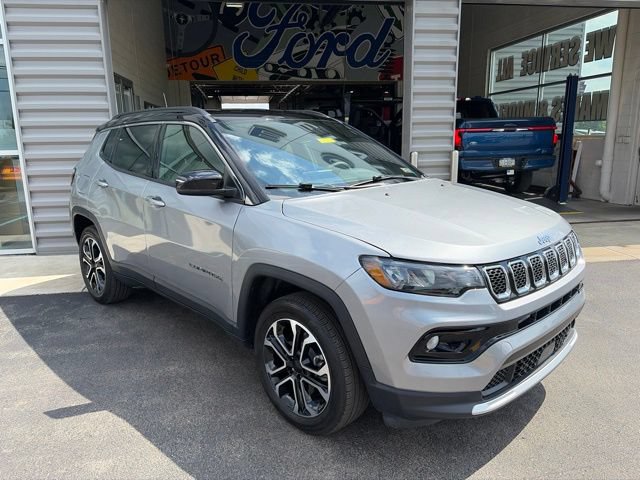 Used 2024 Jeep Compass Limited AWD/4WD image 4
