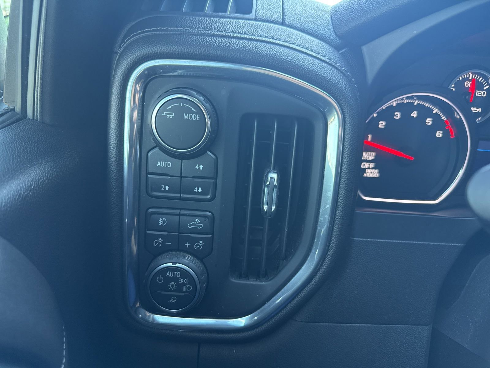 Used 2020 Chevrolet Silverado 1500 RST image 34