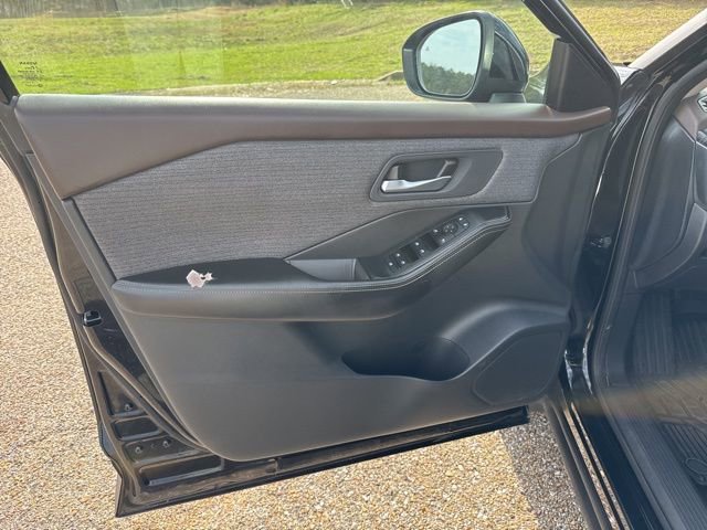 Used 2022 Nissan Rogue SV image 15