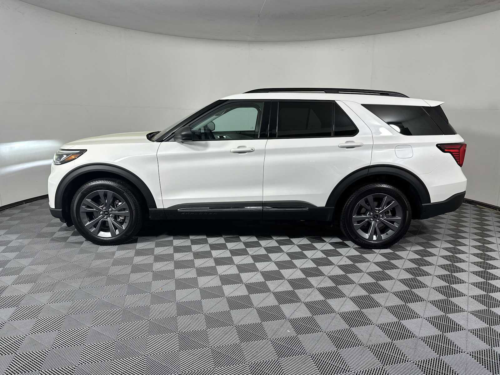 New 2025 Ford Explorer Active w/ Active Comfort Package image 4