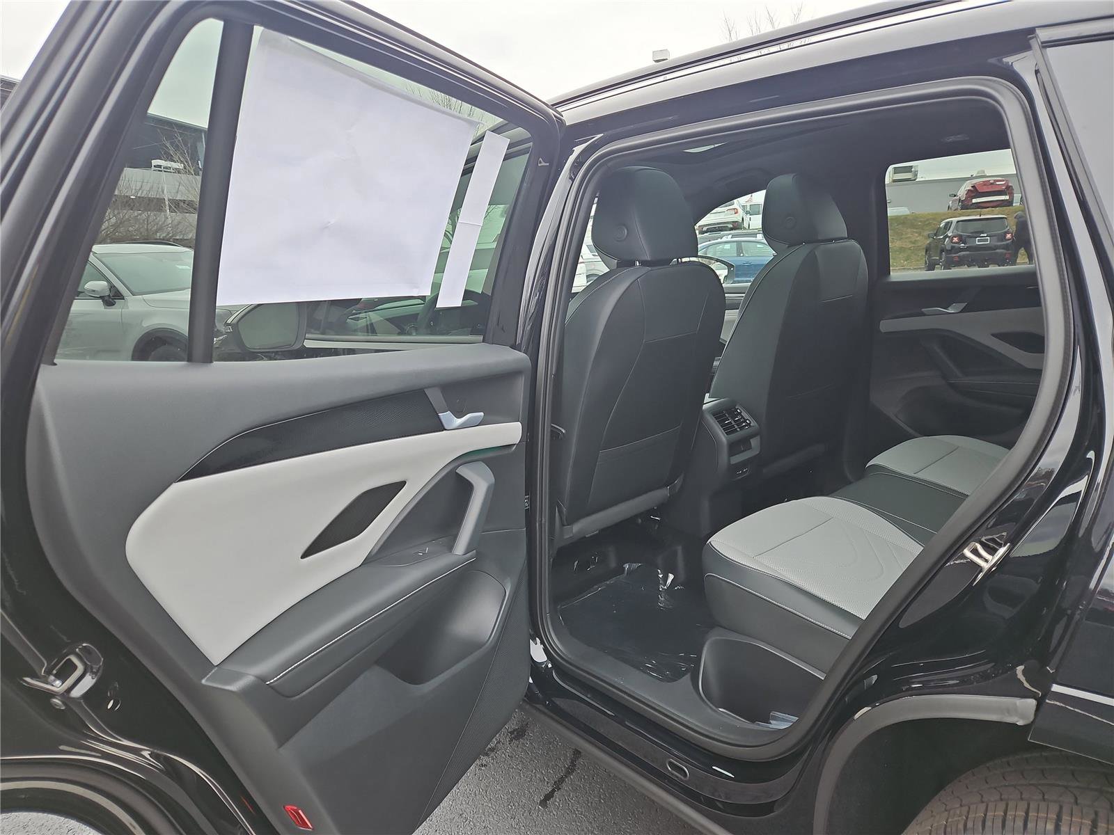 New 2026 Volkswagen Tiguan SE R-Line image 23