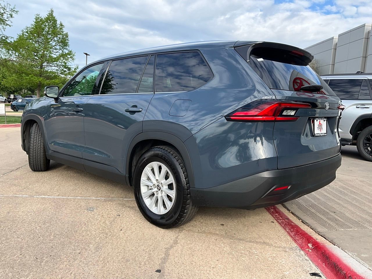 Used 2025 Toyota Grand Highlander FWD image 7