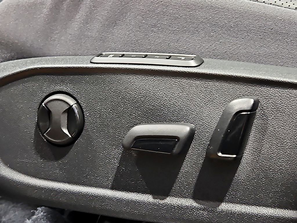 Used 2025 Volkswagen ID.4 Pro S image 16