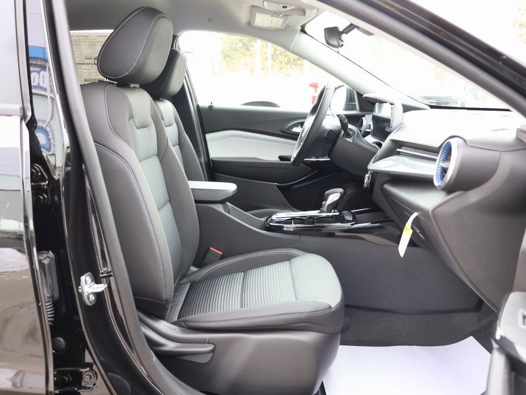 New 2026 Chevrolet Trax LT w/ Driver Confidence Package image 31