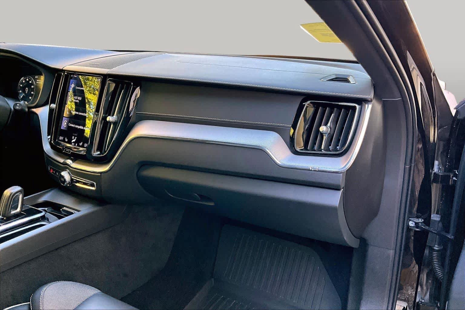 Used 2021 Volvo XC60 T8 R-Design AWD/4WD image 18