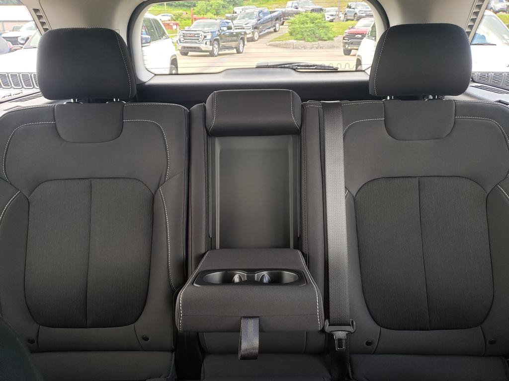 Certified 2023 Jeep Grand Cherokee Laredo w/ Luxury Tech Group I AWD/4WD image 13