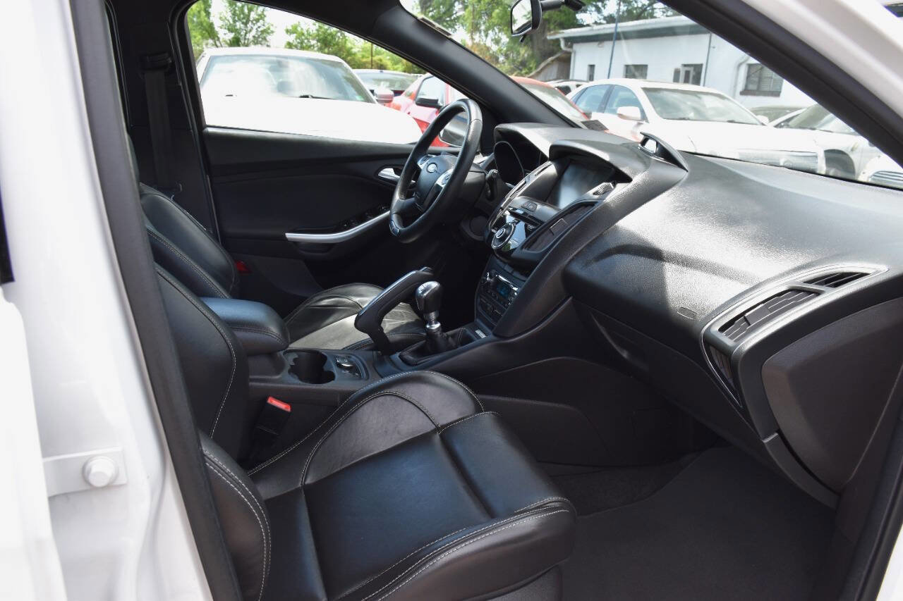 Used 2014 Ford Focus ST w/ Equipment Group 202A FWD image 17