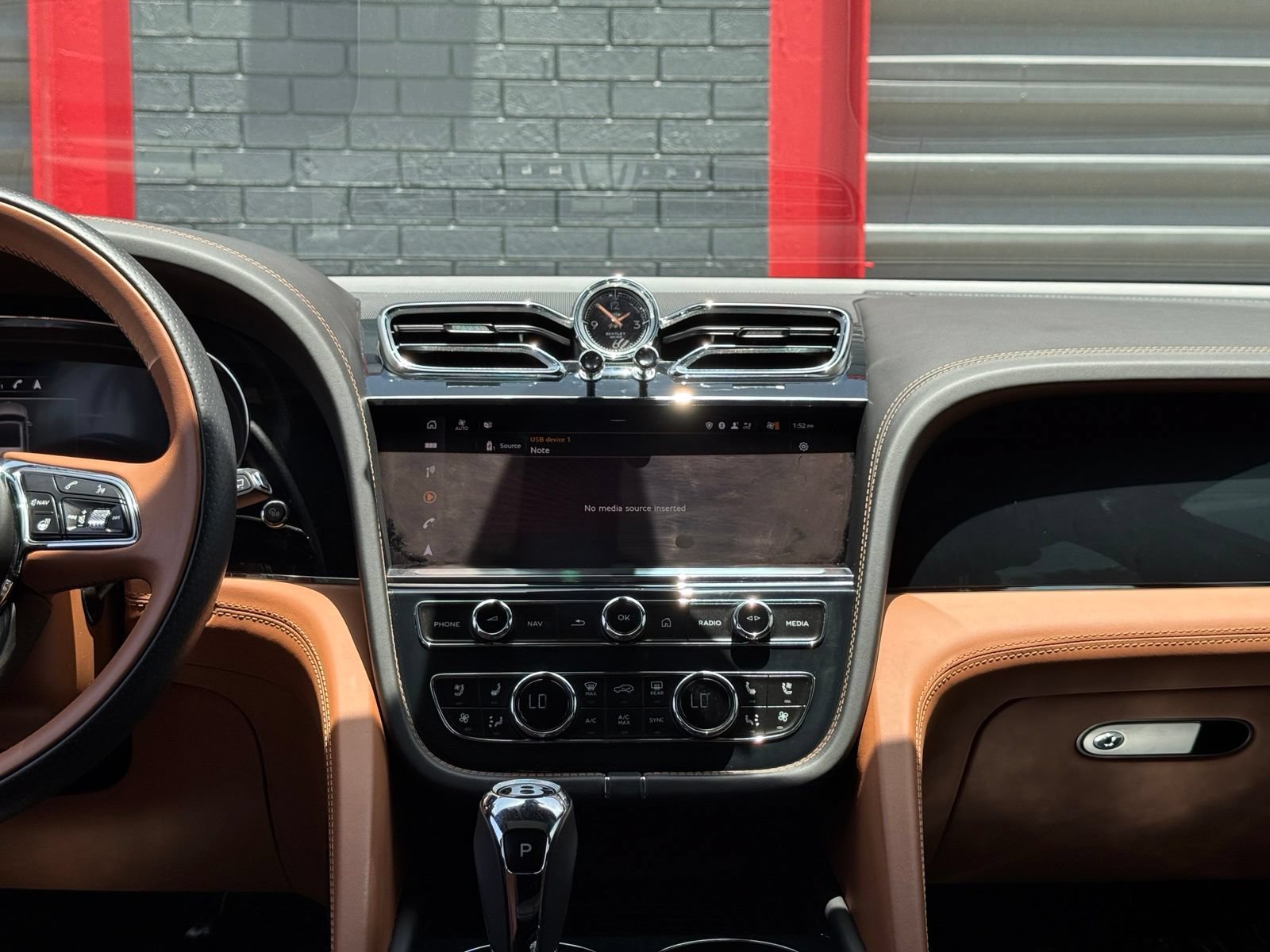 Used 2022 Bentley Bentayga AWD/4WD image 34