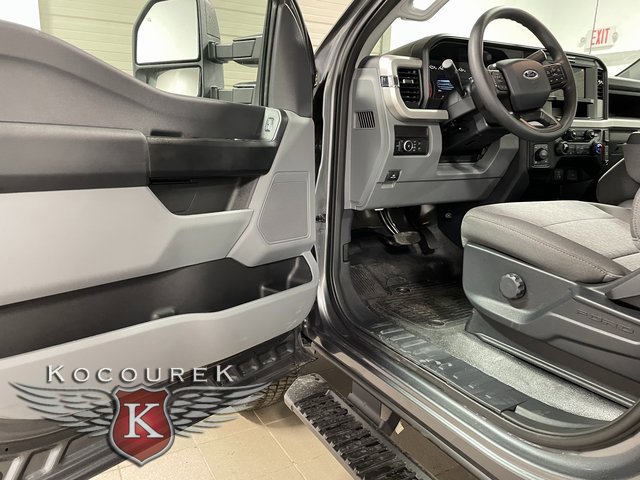 New 2026 Ford F250 XL w/ XL Chrome Package image 10