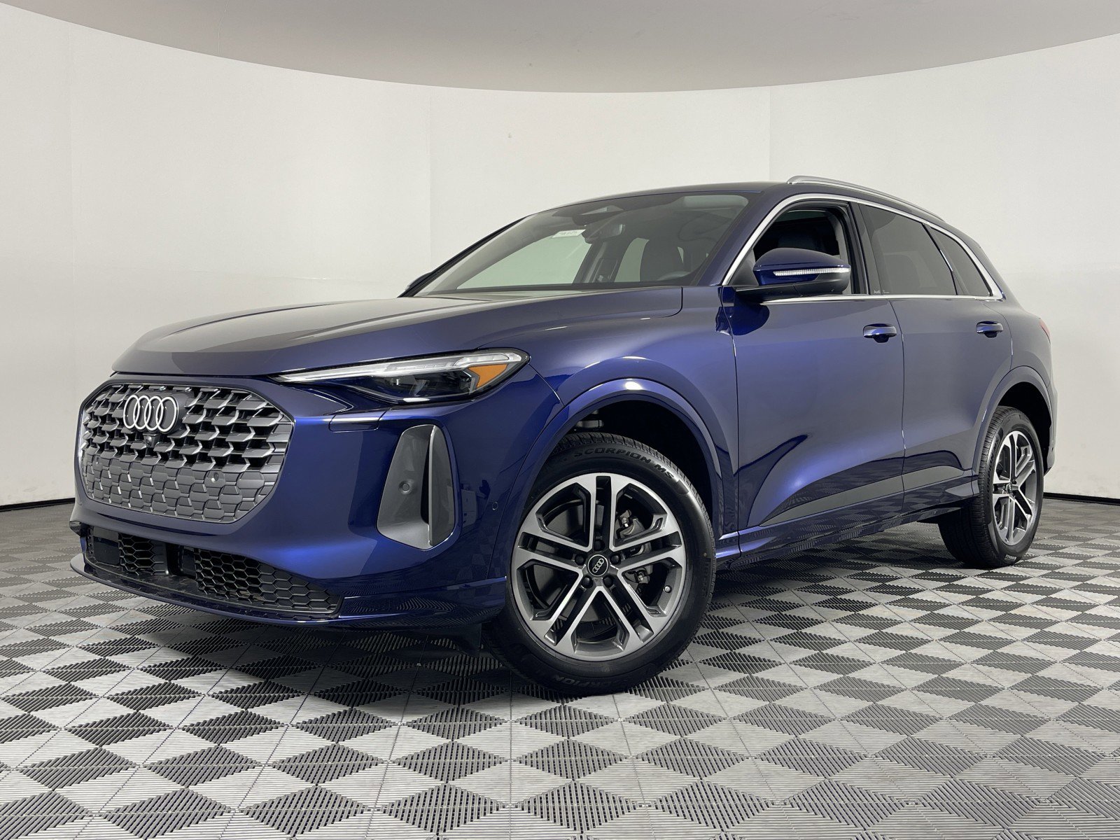 New 2025 Audi Q5 Premium Plus image 2