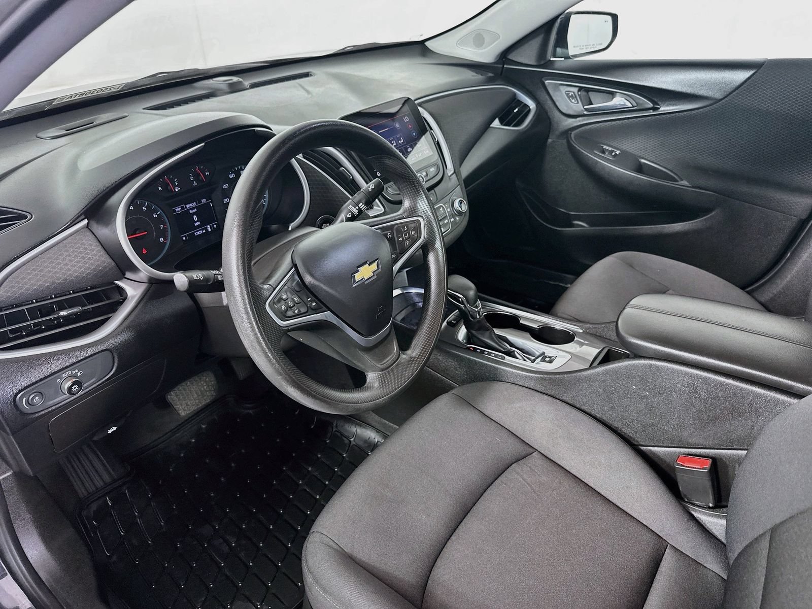 Used 2023 Chevrolet Malibu LT w/ Driver Confidence Package FWD image 9