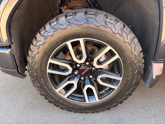 Used 2024 GMC Sierra 1500 AT4 w/ Technology Package AWD/4WD image 9