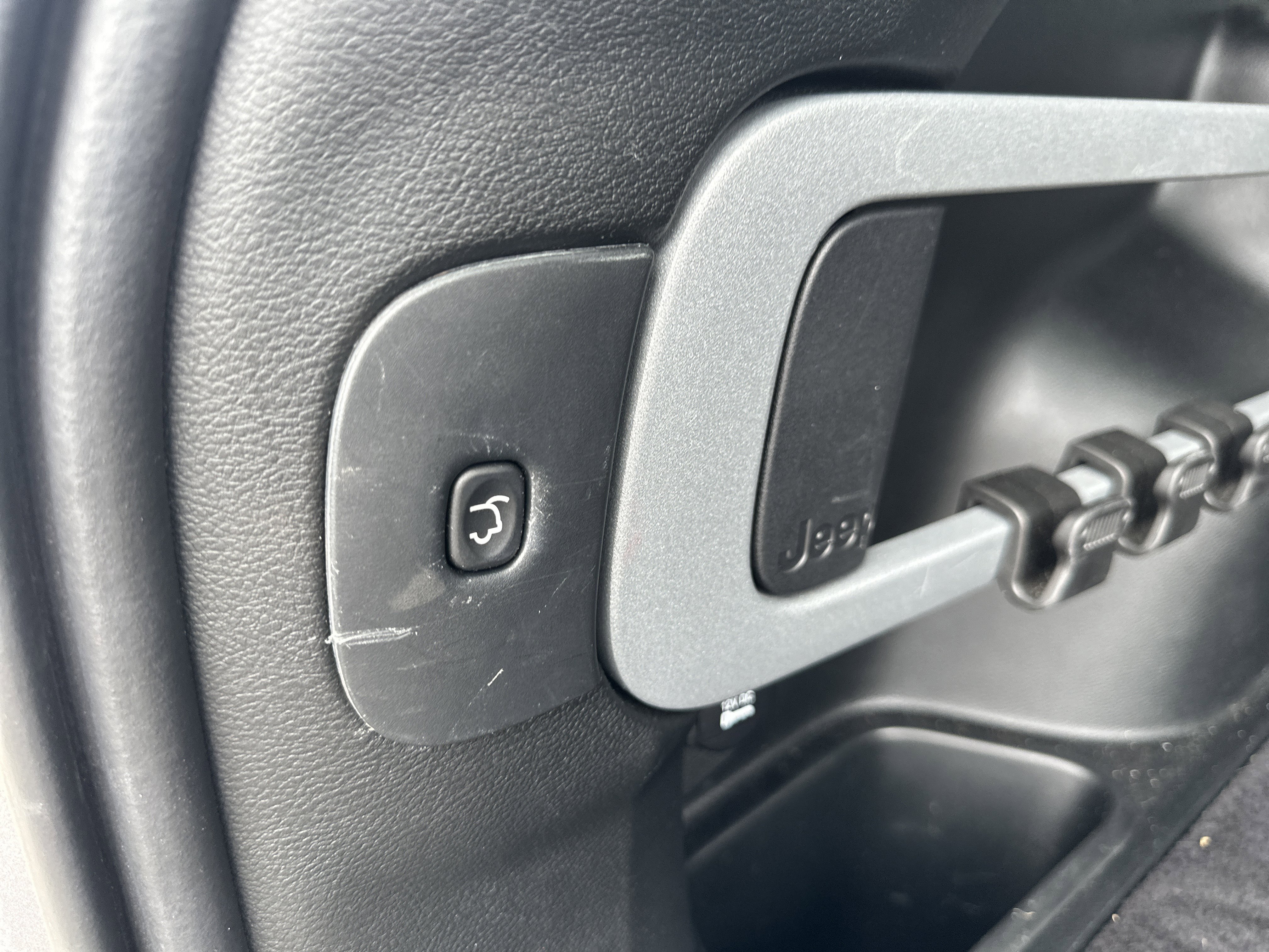 Used 2018 Jeep Cherokee Limited w/ High Altitude Package image 11