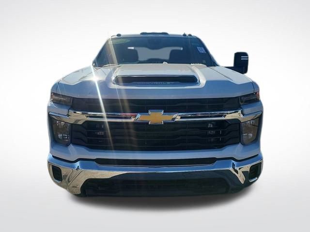 Used 2024 Chevrolet Silverado 3500 LT image 2