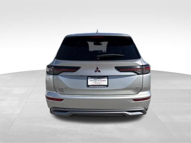 Used 2025 Mitsubishi Outlander SE FWD image 10