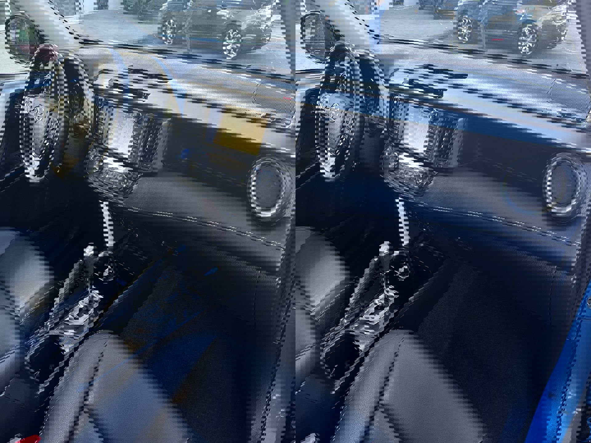 Used 2017 Toyota RAV4 Limited image 28