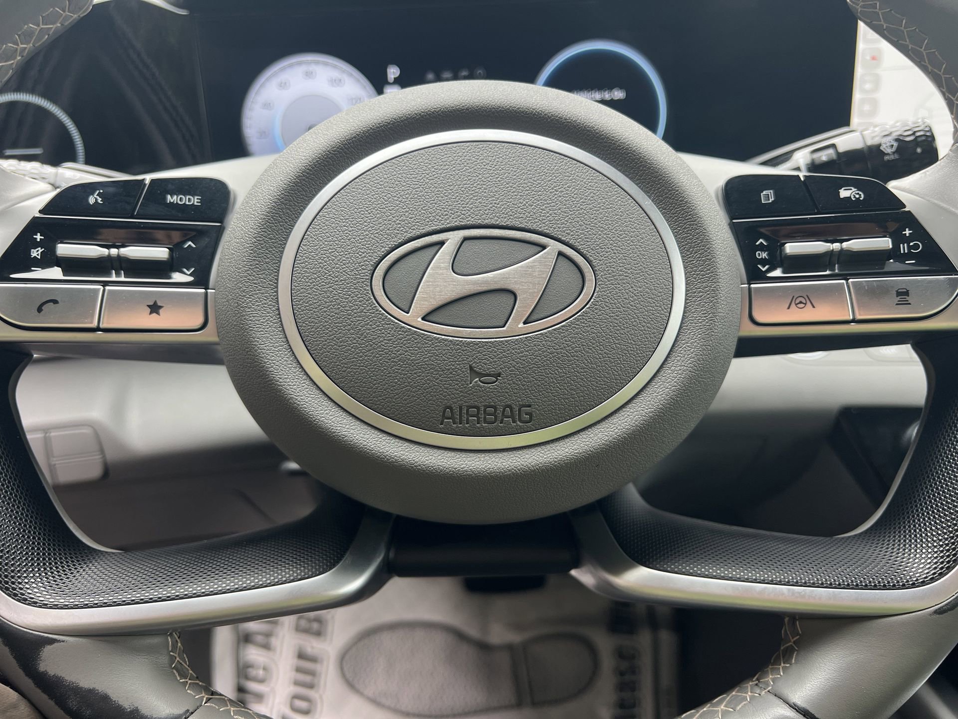 Used 2025 Hyundai Elantra SEL FWD image 9
