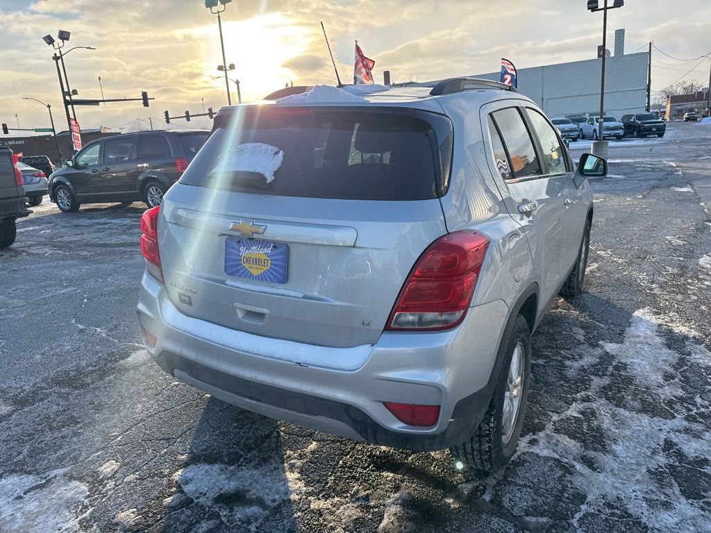 Used 2017 Chevrolet Trax LT w/ LT Convenience Package image 9