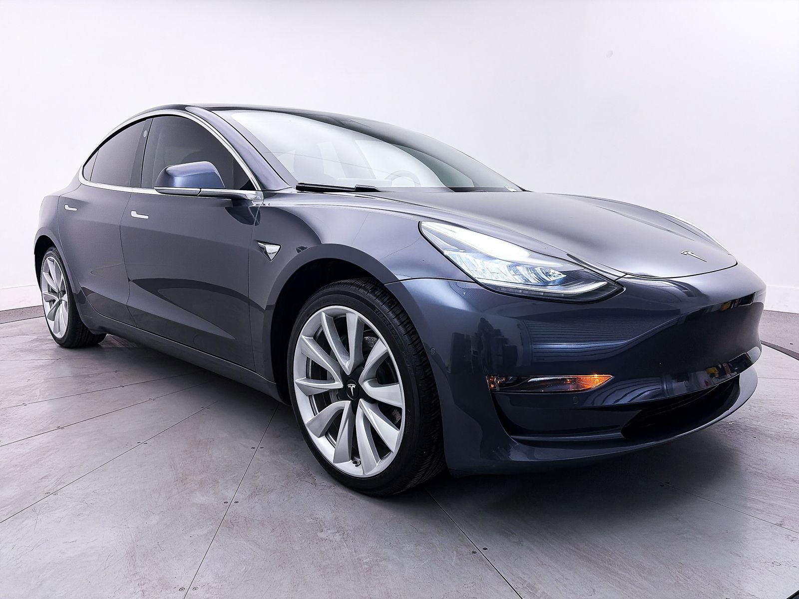 Used 2019 Tesla Model 3 Standard Range Plus image 9